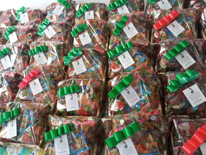 Detalles navideños empacados por Bsanté para entrega