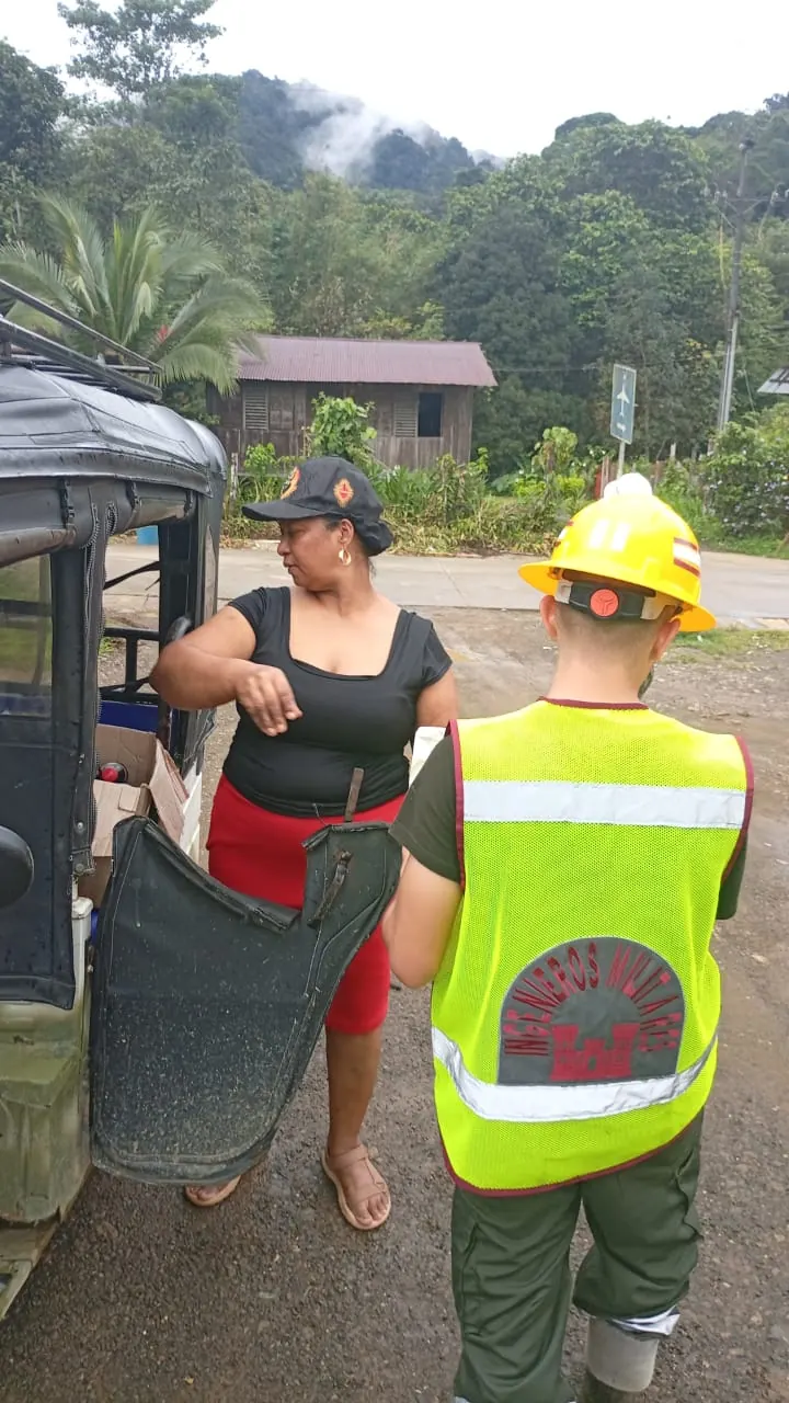 Entrega de elementos de protección en la obra del aeródromo de Bahía Solano